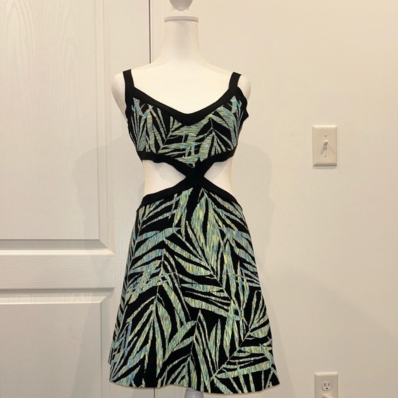BCBGMAXAZRIA Tropical Leaf Print Cutout Dress, Size Small - Picture 4 of 7